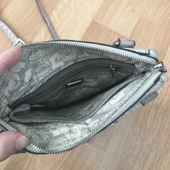 Guess Purse - Picture 4 of 4